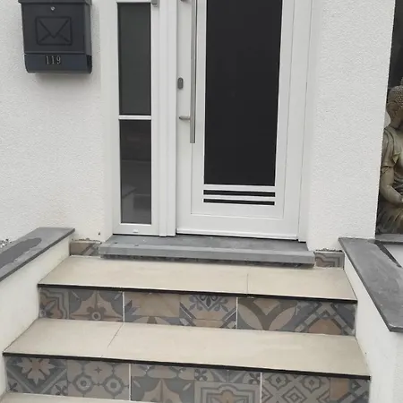 Дом отдыха Charming Riverside House With Jacuzzi And Gym Блемон