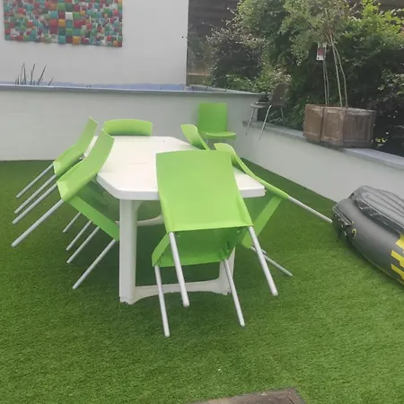 Charming Riverside House With Jacuzzi And Gym *