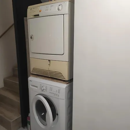 Дом отдыха Charming Riverside House With Jacuzzi And Gym Блемон