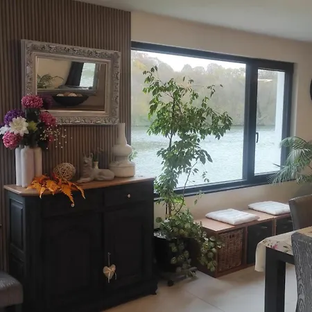 Charming Riverside House With Jacuzzi And Gym Дом отдыха