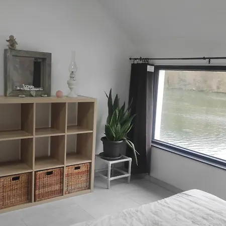 Charming Riverside House With Jacuzzi And Gym Дом отдыха *