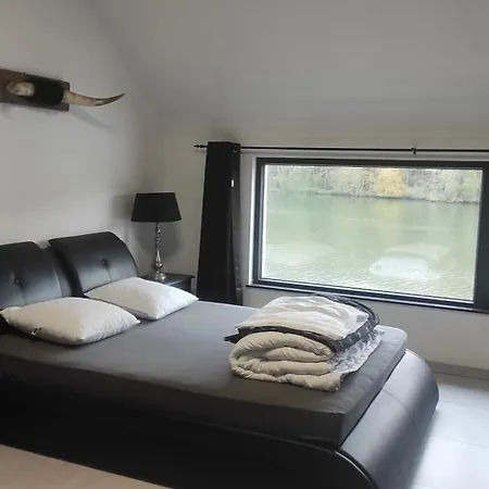 Charming Riverside House With Jacuzzi And Gym Дом отдыха *