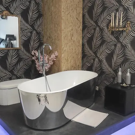 Holiday home Charming Riverside House With Jacuzzi And Gym *