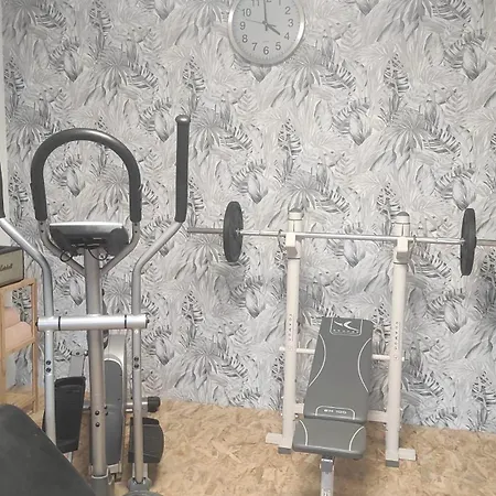 Дом отдыха Charming Riverside House With Jacuzzi And Gym Блемон