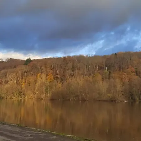 Charming Riverside House With Jacuzzi And Gym Дом отдыха