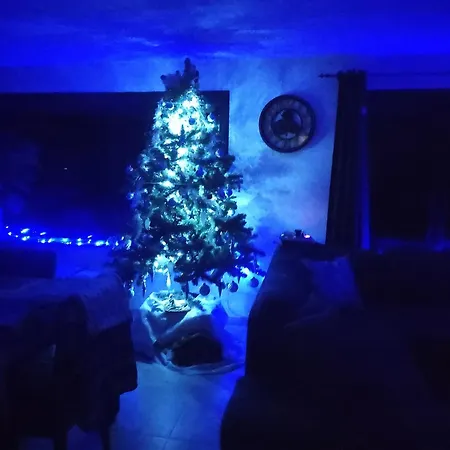 Дом отдыха Charming Riverside House With Jacuzzi And Gym *