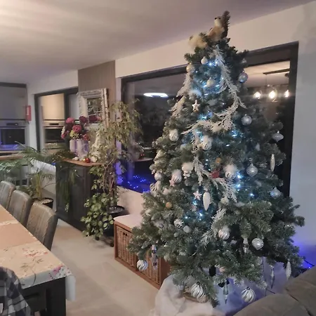 Charming Riverside House With Jacuzzi And Gym Дом отдыха *