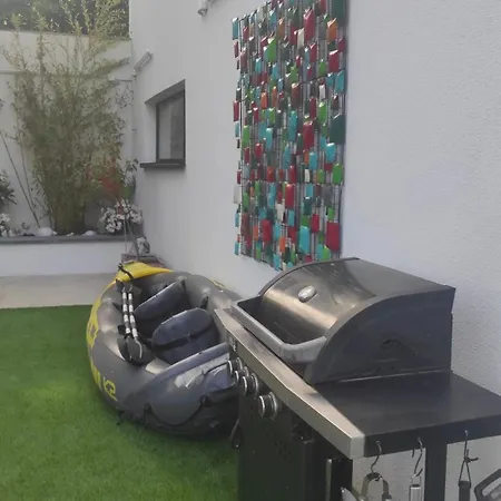 Charming Riverside House With Jacuzzi And Gym Дом отдыха Блемон