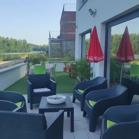 펜션 Charming Riverside House With Jacuzzi And Gym *