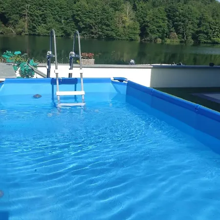 Дом отдыха Charming Riverside House With Jacuzzi And Gym *