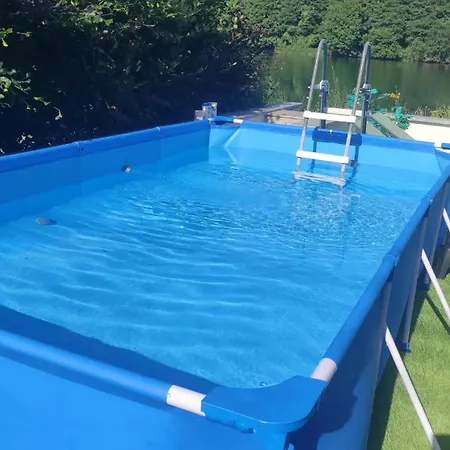펜션 Charming Riverside House With Jacuzzi And Gym *
