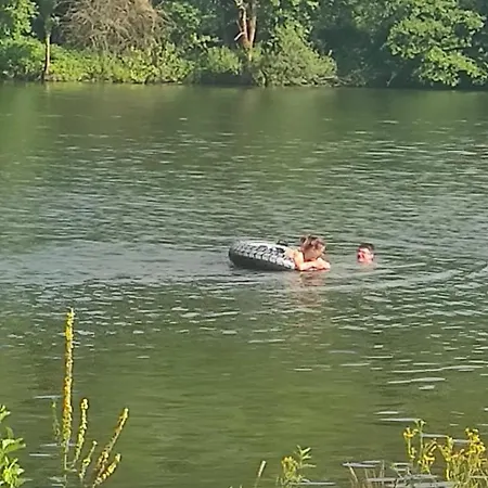 Charming Riverside House With Jacuzzi And Gym Дом отдыха